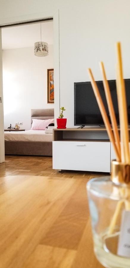 City Center Cute And Comfy Apartment - Ajia Apartments Тирана Экстерьер фото