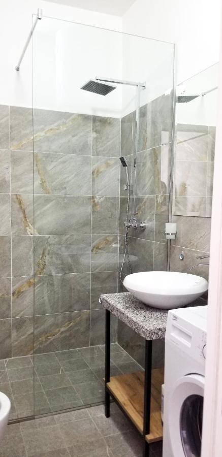 City Center Cute And Comfy Apartment - Ajia Apartments Тирана Экстерьер фото